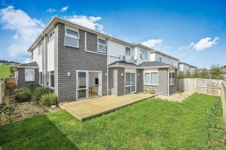 Photo of property in 21e Stamford Crescent, Flat Bush, Auckland, 2019