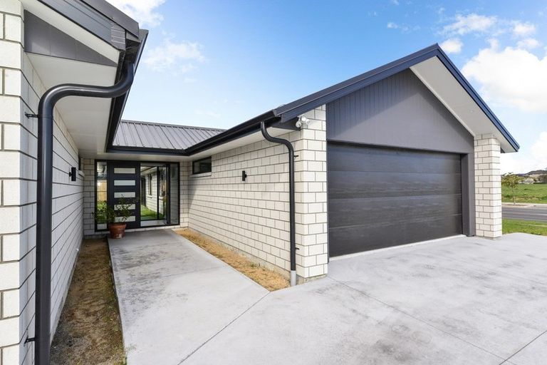 Photo of property in 2 The Meadows Drive, Flagstaff, Hamilton, 3210