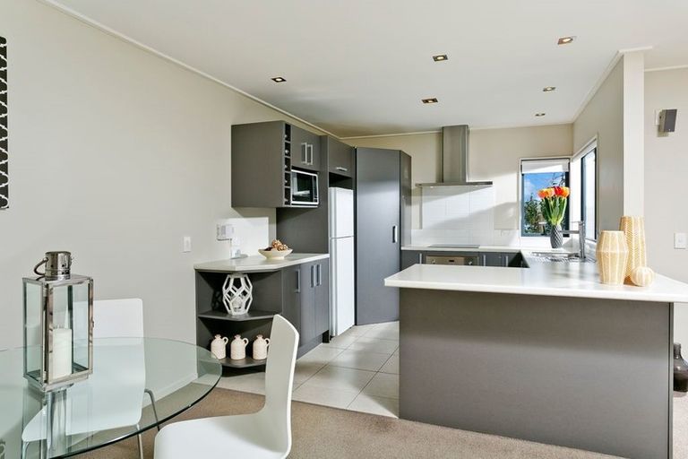 Photo of property in 229a Wairau Road, Totara Vale, Auckland, 0627