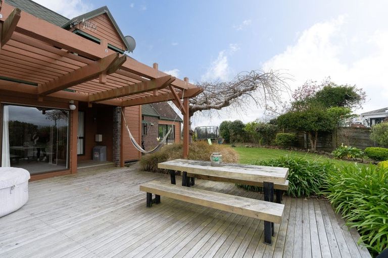 Photo of property in 27 Kawiu Road, Levin, 5510