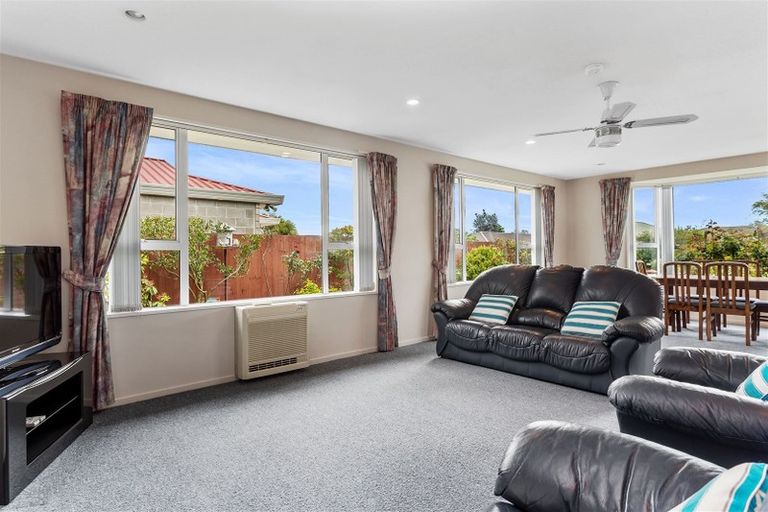 Photo of property in 16 Thistledown Place, Woolston, Christchurch, 8062