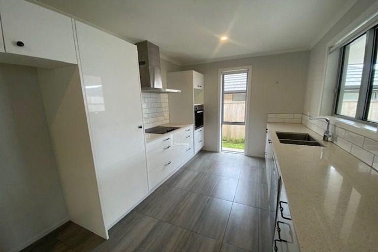 Photo of property in 11 Richardson Road, Omokoroa, 3114