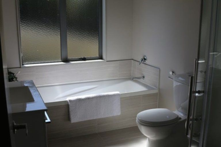 Photo of property in 3 Brindle Way, Newlands, Wellington, 6037