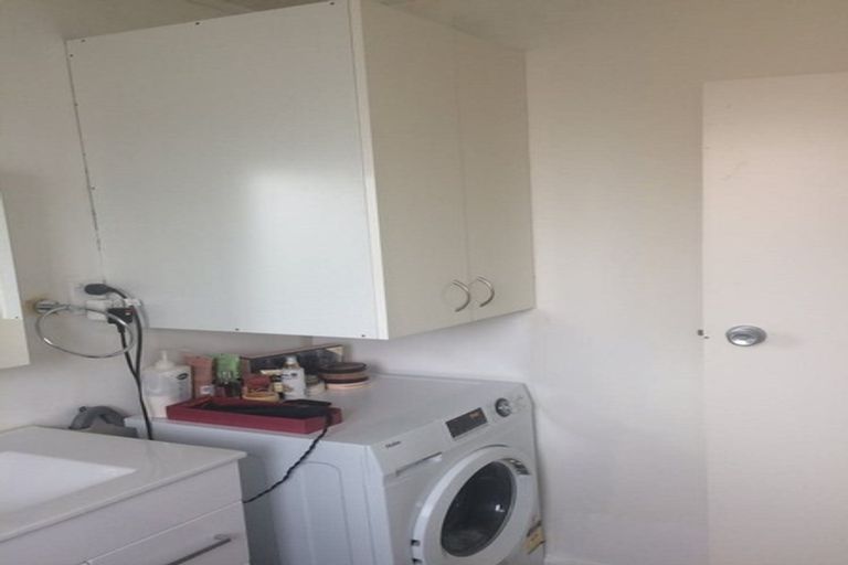 Photo of property in 2/43 Dale Crescent, Pakuranga, Auckland, 2010