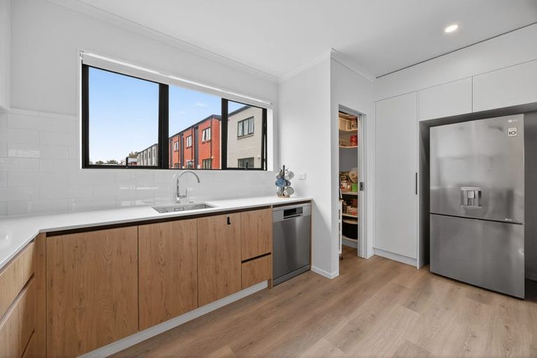 Photo of property in 4/271 Ormiston Road, Flat Bush, Auckland, 2019
