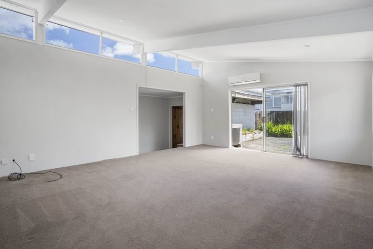 Photo of property in 58 Cascades Road, Pakuranga Heights, Auckland, 2010