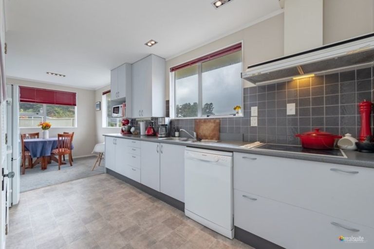 Photo of property in 37 Woolwich Close, Whitby, Porirua, 5024