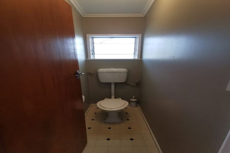 Photo of property in 2/34 Chartwell Avenue, Glenfield, Auckland, 0629