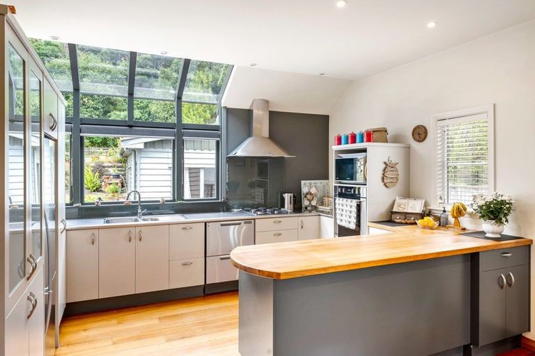 Photo of property in 72 Heretaunga Square, Silverstream, Upper Hutt, 5019