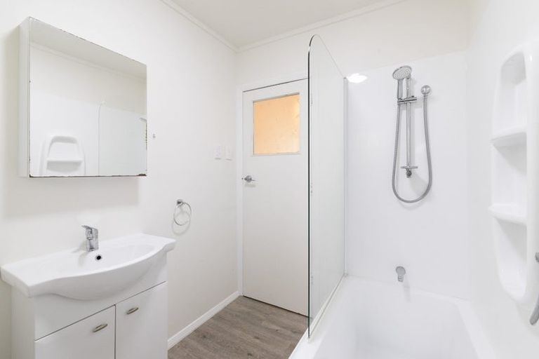 Photo of property in 16 Hammond Road, Taradale, Napier, 4112