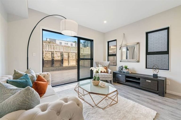 Photo of property in 38 Paina Crescent, Massey, Auckland, 0614