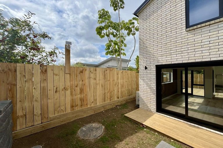 Photo of property in 98f Royal Road, Massey, Auckland, 0614