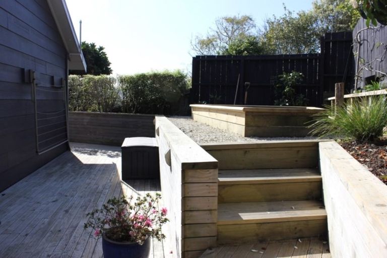 Photo of property in 90 William Bayes Place, Red Beach, 0932