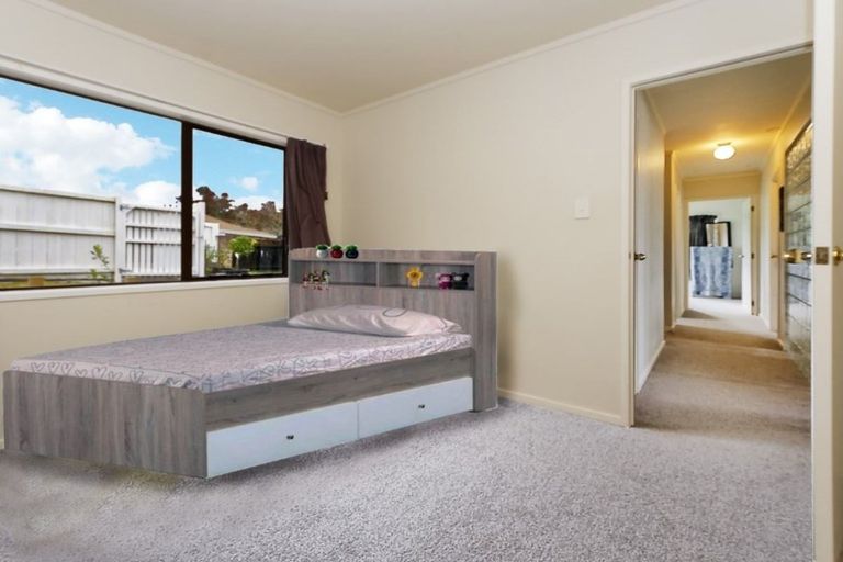 Photo of property in 6 Oakhaven Place, Ranui, Auckland, 0612