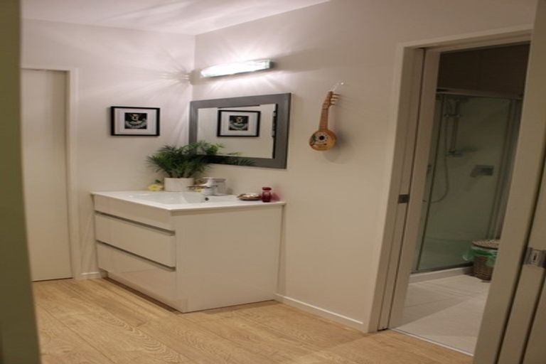 Photo of property in 4136b Great North Road, Glendene, Auckland, 0602