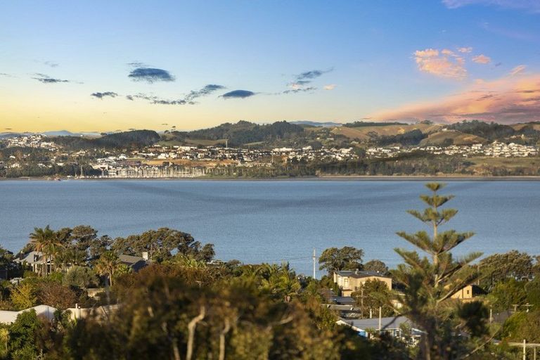 Photo of property in 48 Parkhill Road, Mellons Bay, Auckland, 2014