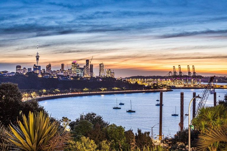 Photo of property in 92 Paritai Drive, Orakei, Auckland, 1071