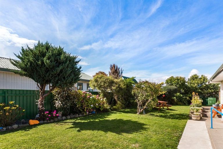 Photo of property in 7 Guildford Street, Levin, 5510