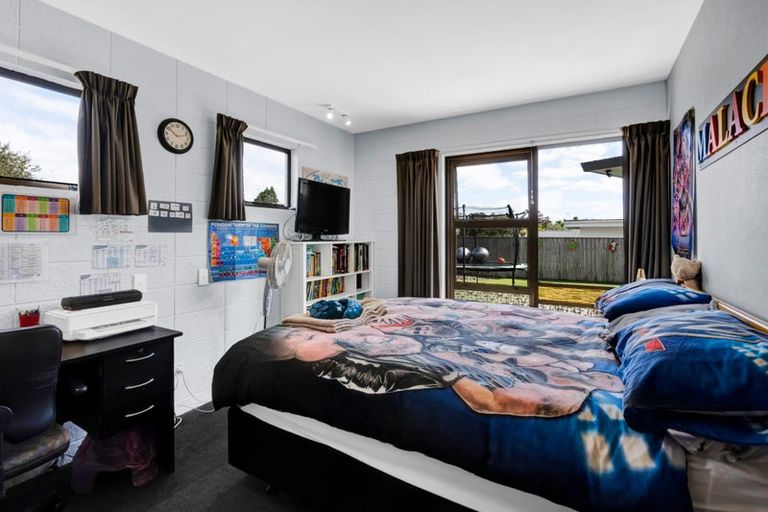 Photo of property in 5 Pokaka Place, Inglewood, 4330