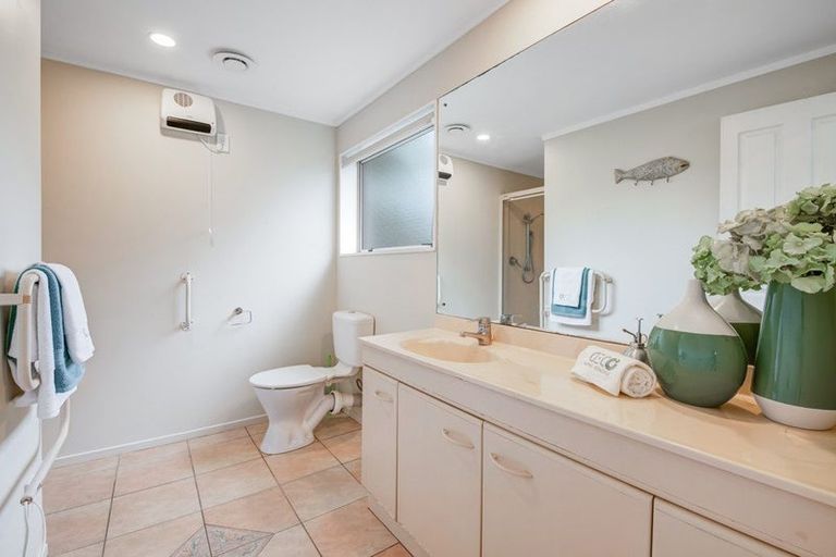 Photo of property in 36 Woodstock Road, Forrest Hill, Auckland, 0620