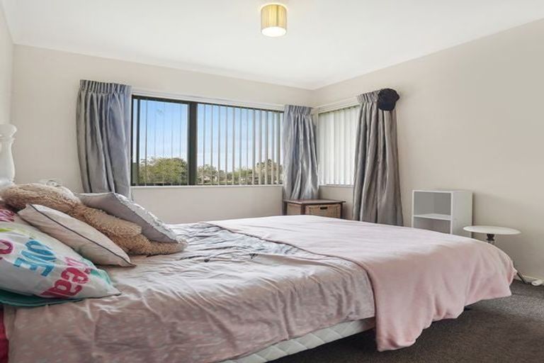 Photo of property in 16 Castlehill Court, Wattle Downs, Auckland, 2103