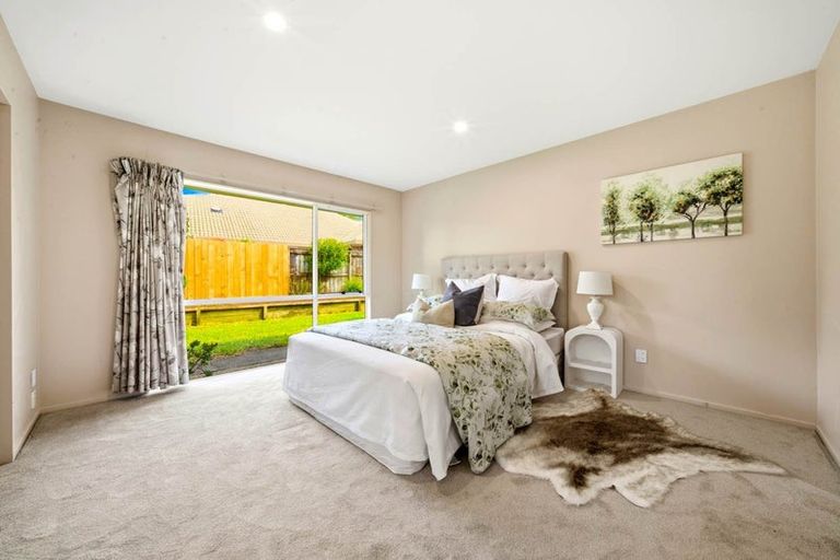 Photo of property in 22 Suncrest Drive, West Harbour, Auckland, 0618