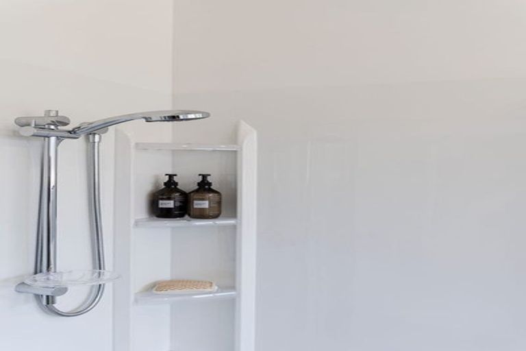 Photo of property in 32 Te Piriti Road, One Tree Point, 0118