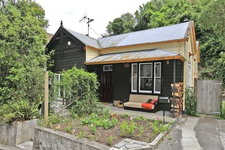 Photo of property in 8 Priestley Road, Bluff Hill, Napier, 4110