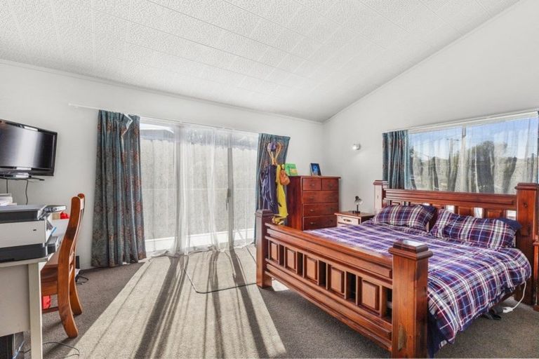 Photo of property in 26 Collins Avenue, Tawa, Wellington, 5028