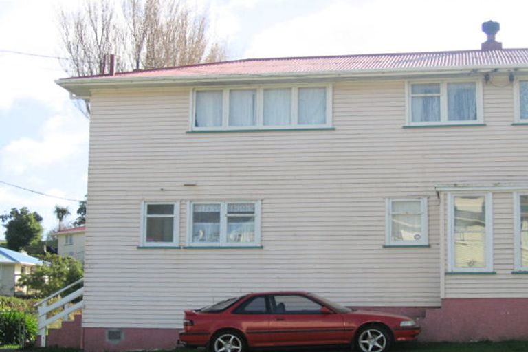 Photo of property in 27-29b Cornwall Crescent, Cannons Creek, Porirua, 5024