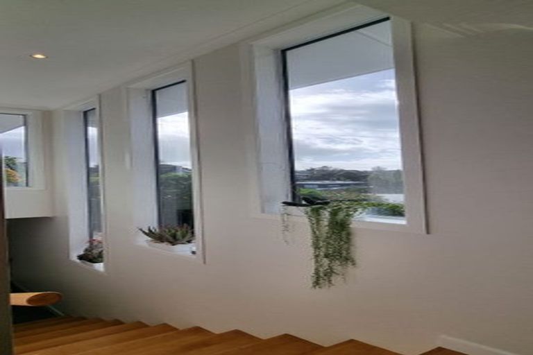 Photo of property in 2/17 Bevyn Street, Castor Bay, Auckland, 0620