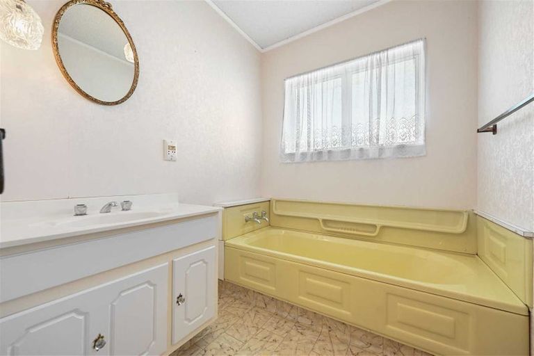 Photo of property in 43 Delamare Road, St Andrews, Hamilton, 3200