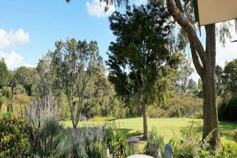 Photo of property in 30 Penfold Place, Henderson, Auckland, 0610