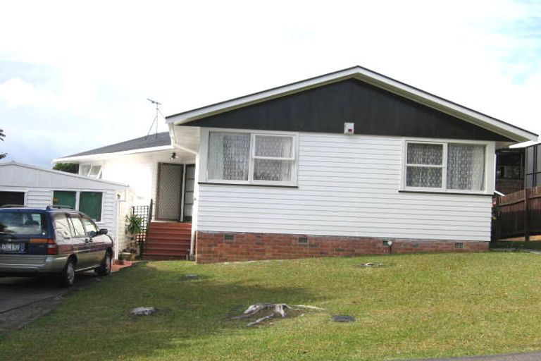 Photo of property in 5 Ashbourne Place, Glendene, Auckland, 0602