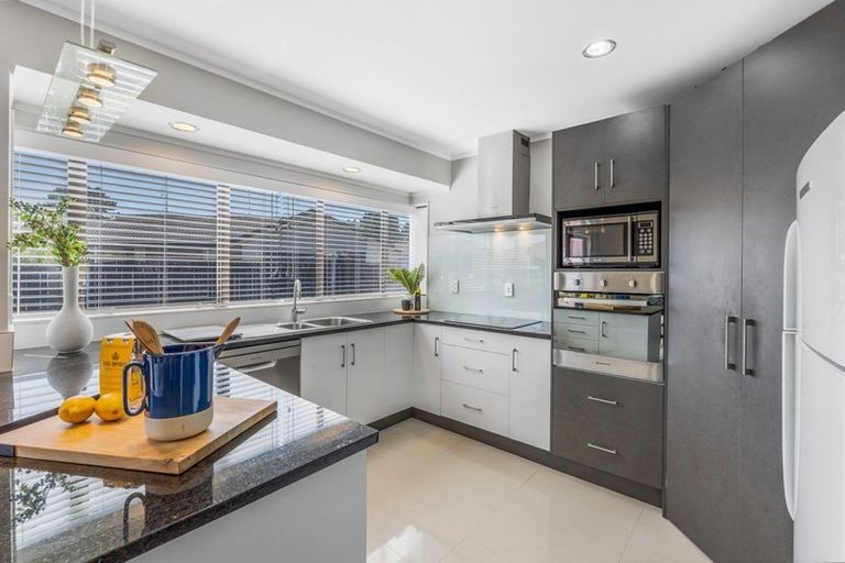 Photo of property in 9 Mirabell Place, Golflands, Auckland, 2013