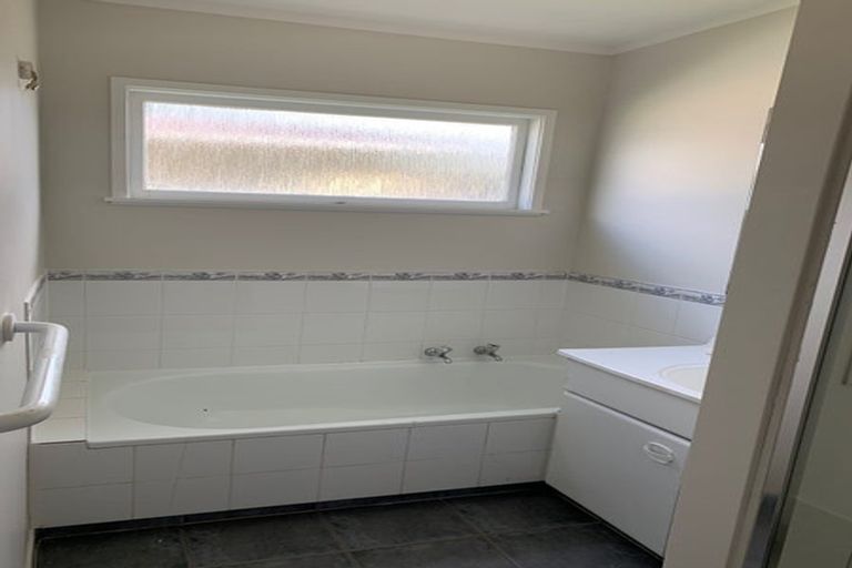 Photo of property in 36 Royal Road, Massey, Auckland, 0614