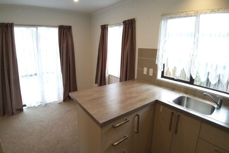 Photo of property in 2/36 Aviemore Drive, Highland Park, Auckland, 2010