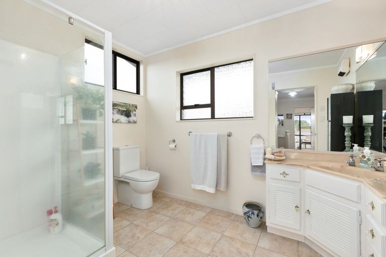 Photo of property in 44 Links View Drive, Omokoroa, 3114