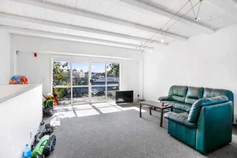 Photo of property in 10 Captain Scott Road, Glen Eden, Auckland, 0602