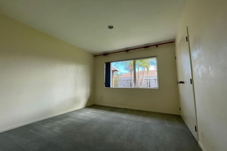 Photo of property in 1/3 Caribbean Drive, Unsworth Heights, Auckland, 0632