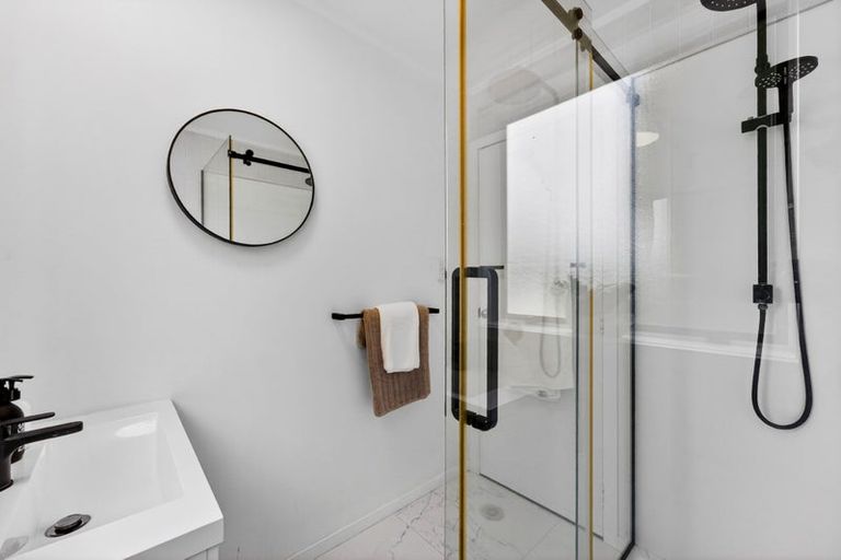 Photo of property in 3/5a Tobruk Crescent, Milford, Auckland, 0620