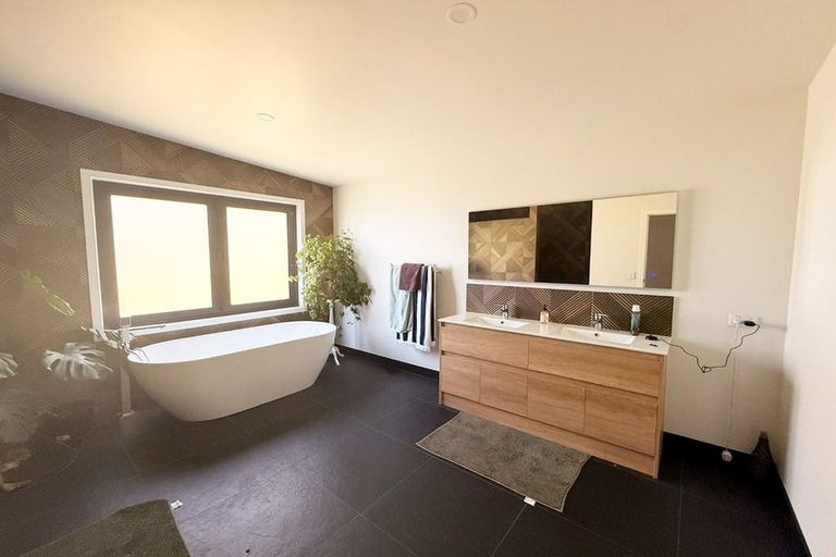 Photo of property in 7 Parawera Drive, Acacia Bay, Taupo, 3330