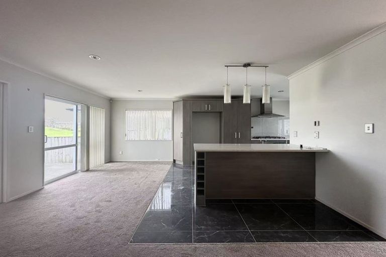 Photo of property in 10 Jezero Drive, Massey, Auckland, 0614