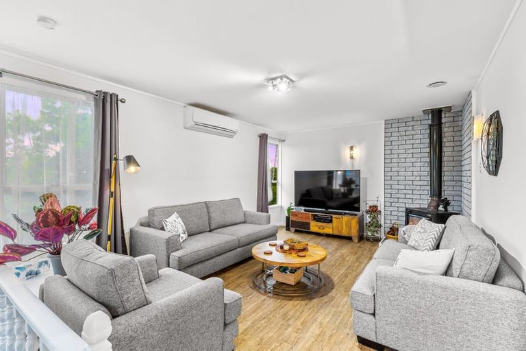 Photo of property in 92 Reynella Drive, Massey, Auckland, 0614