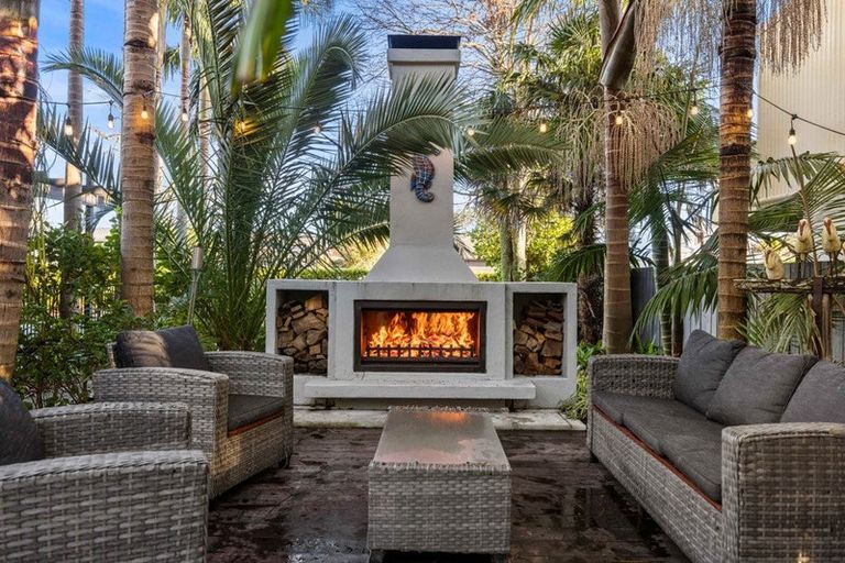 Photo of property in 52 The Circle, Manly, Whangaparaoa, 0930