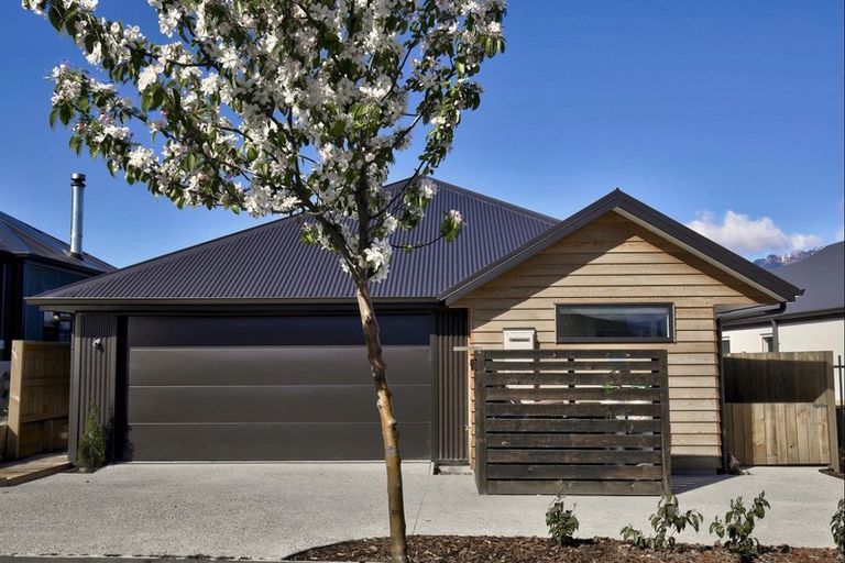 Photo of property in 29 Shepherd Road, Jacks Point, Queenstown, 9371