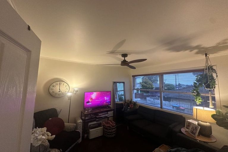 Photo of property in 27 Exminster Street, Blockhouse Bay, Auckland, 0600