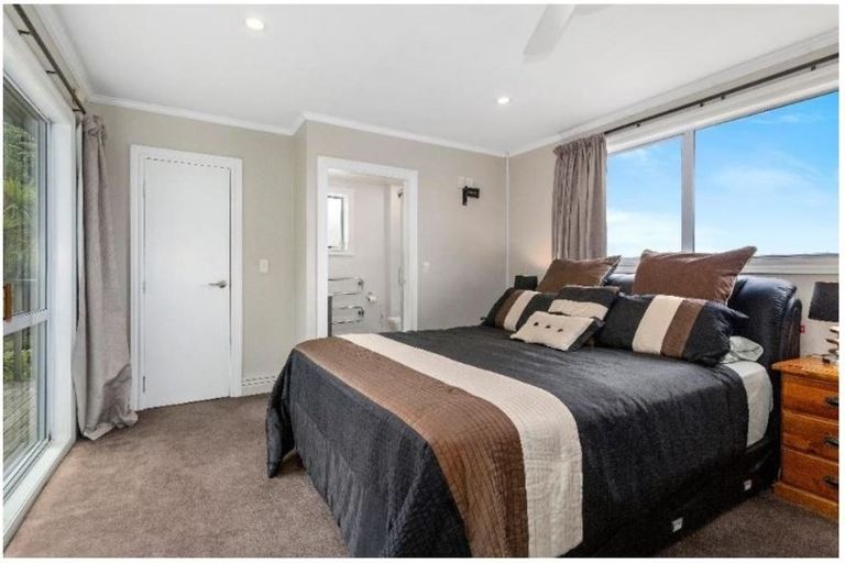 Photo of property in 2/150 Tirohanga Road, Tirohanga, Lower Hutt, 5010