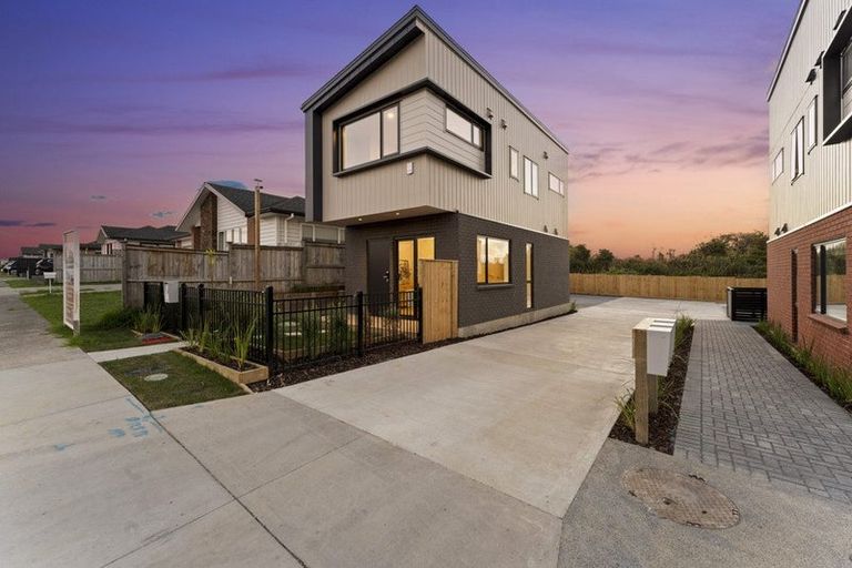 Photo of property in 24 Johns Creek Crescent, Silverdale, 0932