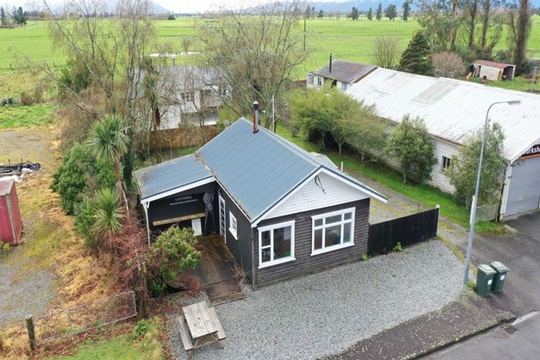 Photo of property in 110 Main Road, Harihari, 7884